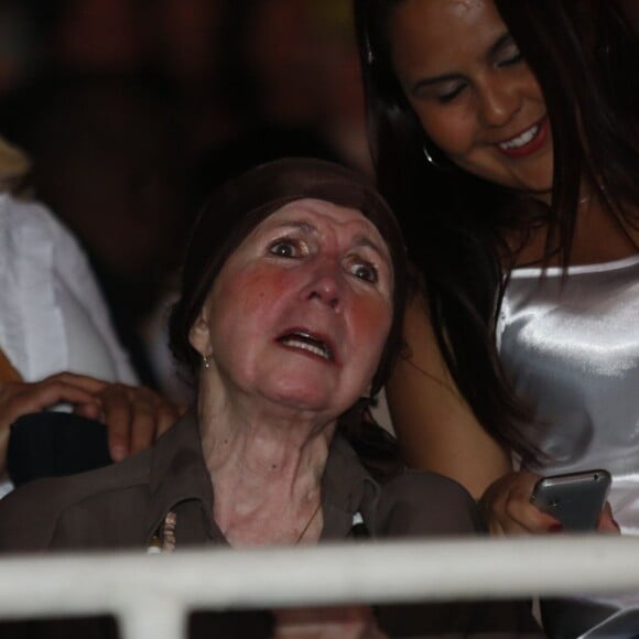 Dona Alda, mãe de Xuxa Meneghel, está em estágio avançado de Mal de Parkinson
