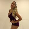 Anitta combina batom com body em look inspirado no clipe de 'Paradinha' para cantar em Búzios, no RJ, nesta sexta-feira, dia 16 de fevereiro de 2018