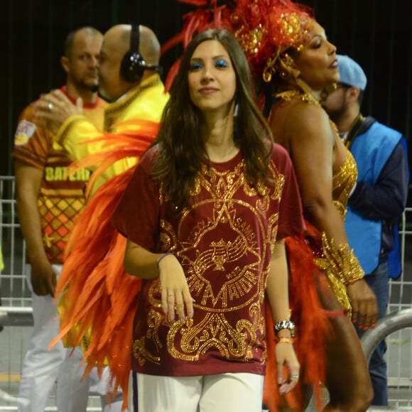 Namorada de Caio Castro, Mariana D'Ávila apostou em um look confortável e cheio de estilo para o desfile