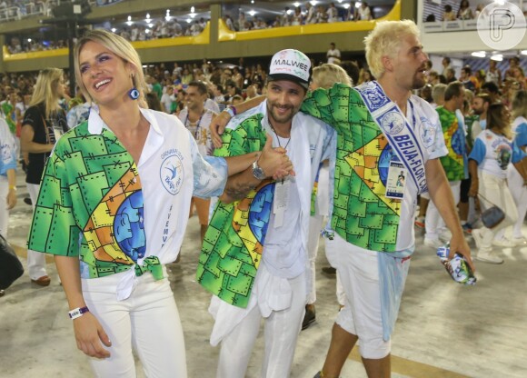 Bruno Gagliasso e Giovanna Ewbank se mostraram empolgados no desfile da Beija-Flor