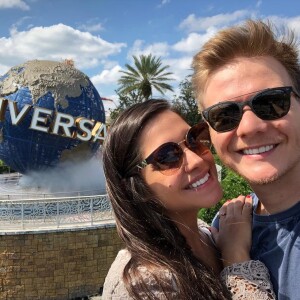 Thais Fersoza também se divertiu com Michel Teló no parque da Universal