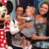 Thais Fersoza se encanta com reação da filha, Melinda, ao ver a Minnie em parque da Disney neste domingo, dia 18 de fevereiro de 2018
