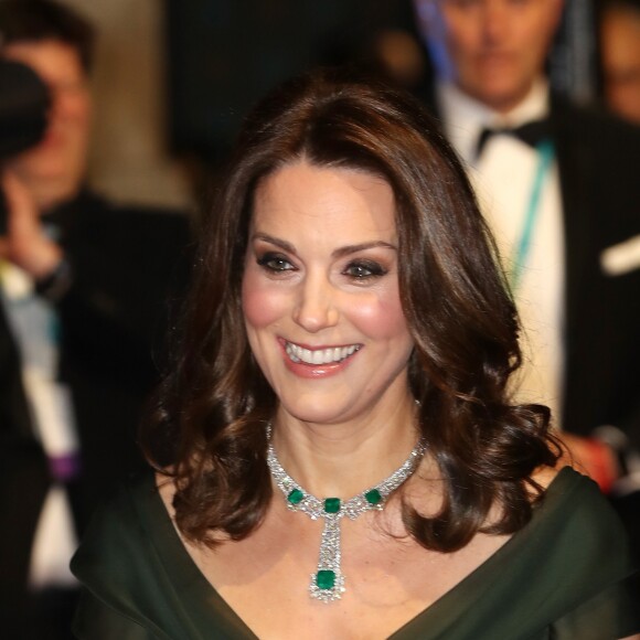 Kate Middleton é alvo de comentários ao usar vestido verde no Bafta, em 18 de fevereiro de 2018
