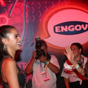 Bruna Marquezine se divertiu com Thaila Ayala no camarote