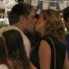 William Bonner e Natasha Dantas trocam beijos em ida ao cinema no Shopping da Gávea, na zona sul do Rio de Janeiro, na noite deste domingo, 18 de fevereiro de 2018