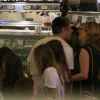 William Bonner e Natasha Dantas trocam beijos em ida ao cinema no Shopping da Gávea, na zona sul do Rio de Janeiro, na noite deste domingo, 18 de fevereiro de 2018