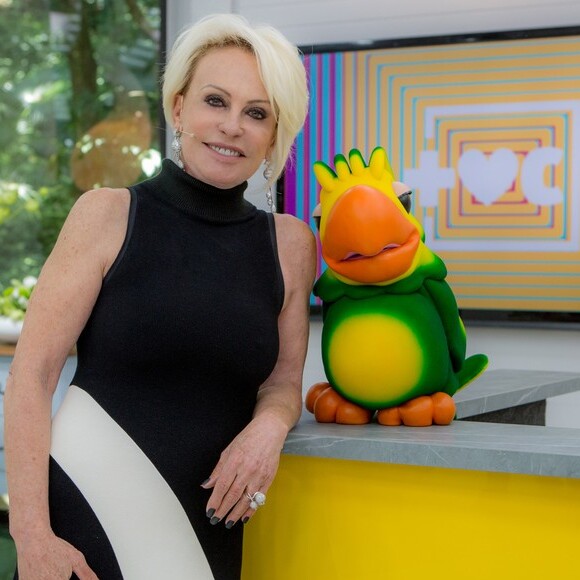 Ana Maria Braga exibiu novo corte de cabelo ao voltar de férias, no 'Mais Você' desta segunda-feira, 19 de fevereiro de 2018: 'Bom mudar'