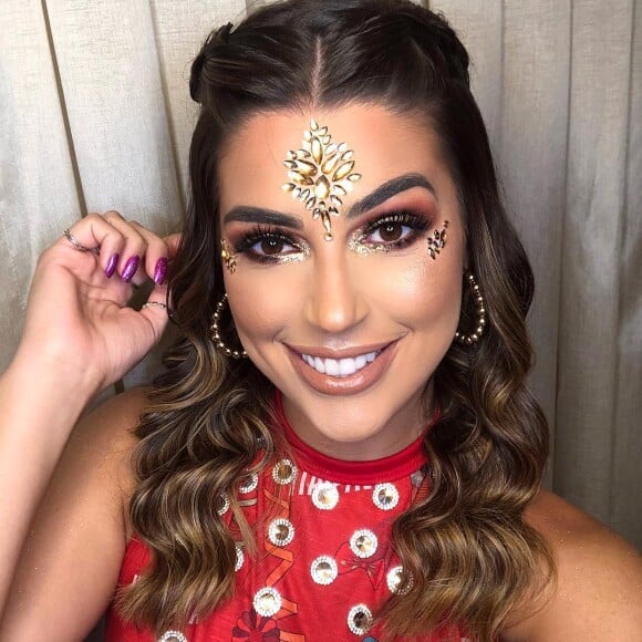 Ex- BBB Vivian Amorim contou ao Purepeople porque não ficou com ninguém no Carnaval: 'Senti que aqui no Rio é uma festa com tanta coisa acontecendo, que pegação não é tanto o foco, em Salvador é mais. Aliás, talvez nos blocos de rua a azaração seja maior. Mas, na Sapucaí não é boa não'