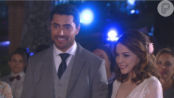 Gustavo (Carlo Porto) e Cecília (Bia Arantes) desejam aumentar a família após o casamento, na novela 'Carinha de Anjo'