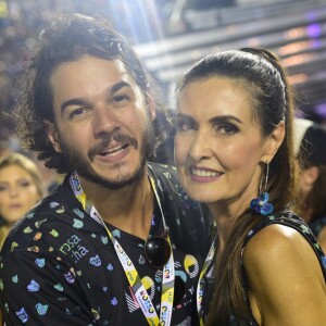 Fátima Bernardes curtiu o desfile das Campeãs com Túlio Gadêlha, no último sábado (17), no Rio de Janeiro