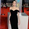 Angelina Jolie investiu em um longo de veludo Ralph & Russo Alta-Costura