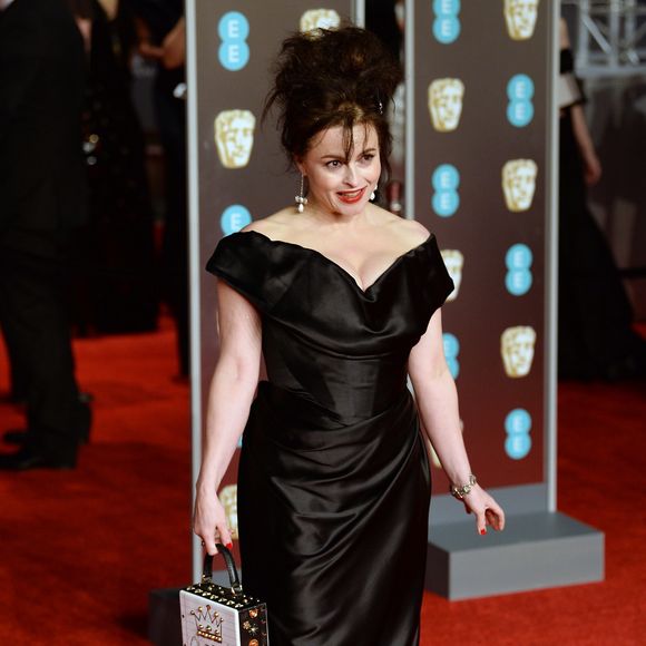 Famosas esbanjam glamour no red carpert do British Academy Film Awards, o BAFTA, realizado no salão de espetáculos Royal Albert Hall, em Londres, na noite deste domingo, 18 de fevereiro de 2018