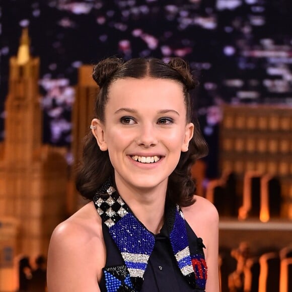 Millie Bobby Brown se encantou com a declaração feita pelo namorado na web: 'Fala sério... que lindo! Eu te amo e sinto sua falta!'