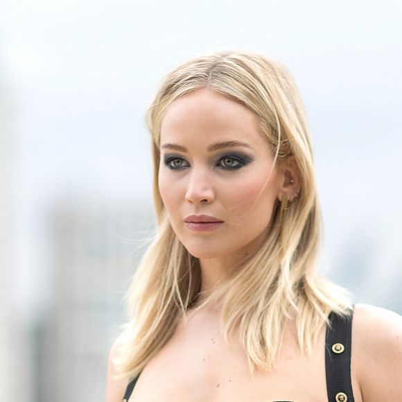 'Isso é sexista, isso é ridículo, isso não é o feminismo. Criar polêmica sobre tudo o que alguém diz ou faz, criando controvérsia em relação a coisas bobas do tipo o que eu visto ou não visto, não está nos levando para frente', lamentou Jennifer Lawrence