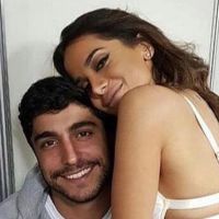 Thiago Magalhães lamenta viagem de Anitta: 'Ela sai de casa e fico com saudade'