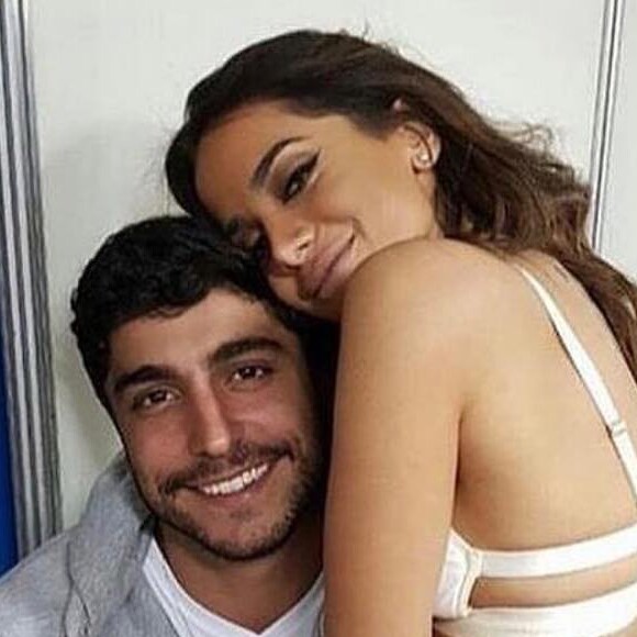 Thiago Magalhães lamentou viagem de Anitta a Miami, nos EUA, em conversa com seguidores no Twitter, nesta segunda-feira, 19 de fevereiro de 2018: 'Ela sai de casa e fico com saudade'