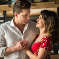 'O Outro Lado do Paraíso': noivos, Clara e Patrick mantêm relação em segredo