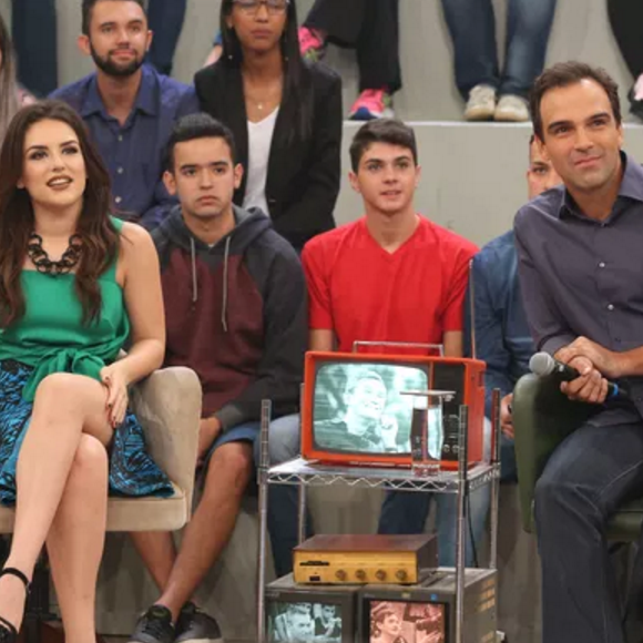 Tadeu Schmidt foi alvo de brincadeira de Kéfera no 'Altas Horas'