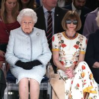 De surpresa! Rainha Elizabeth assiste desfile da 1ª fila na London Fashion Week