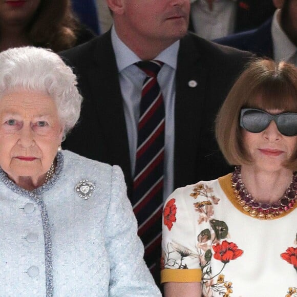 A rainha Elizabeth compareceu a um desfile da Semana de Moda de Londres, na capital inglesa, nesta terça-feira, 20 de fevereiro de 2018