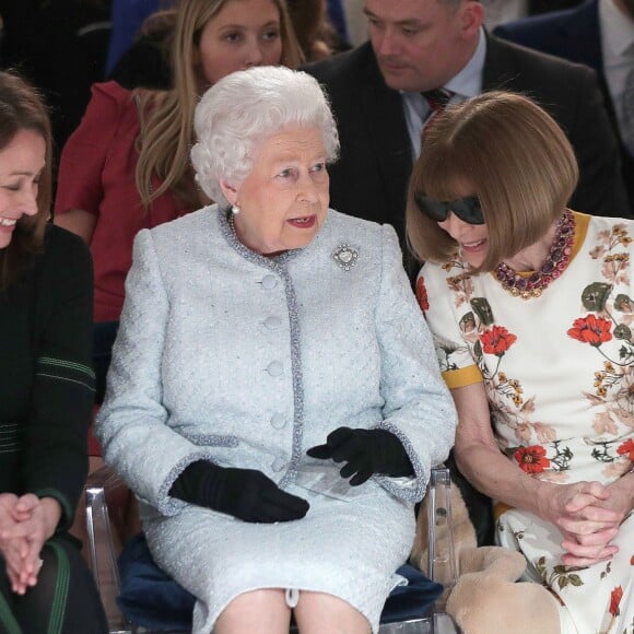 A rainha Elizabeth assistiu o desfile de Richard Quinn nesta terça-feira, 20 de fevereiro de 2018