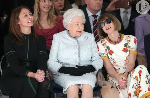 A rainha Elizabeth se sentou ao lado de Anna Wintour, editora-chefe da revista Vogue norte-americana