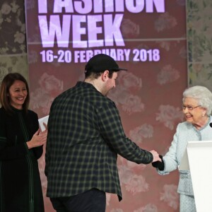 A rainha Elizabeth conduziu a entrega do prêmio Queen Elizabeth II, que teve Quinn como premiado