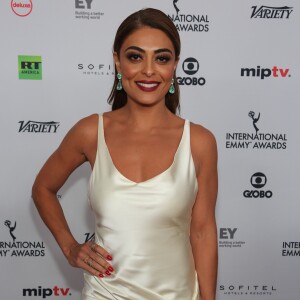 Juliana Paes retornou ao cargo de rainha de bateria após 10 anos na Grande Rio