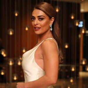 Rainha de bateria da Grande Rio, Juliana Paes lamentou o rebaixamento da escola