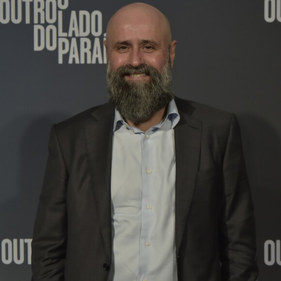 Diretor de 'O Outro Lado do Paraíso', Mauro Mendonça Filho exaltou atuação de Flavio como delegado pedófilo: 'Vinícius é um personagem repugnante, dá muita raiva'