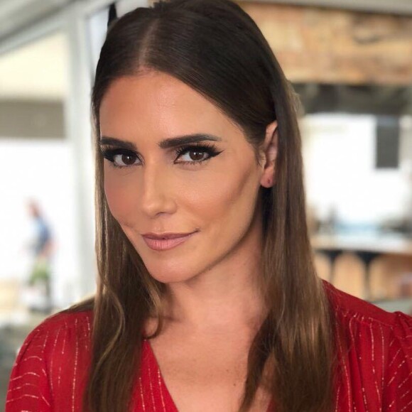 Deborah Secco revelou que dispensou o agito no Carnaval para ficar com a família