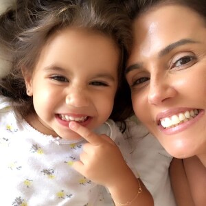 'Mamães, vida dura essa, né? E o tamanho da angústia que é esperar?', disse Deborah Secco