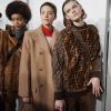 Fendi apostou na tendência dos tons terrosos e tecidos felpudos na Semana de Moda em Milão
