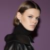 O preto continuará em alta no inverno 2019. Alberta Ferretti trouxe o tom em diferentes texturas e modelos na semana de moda em Milão