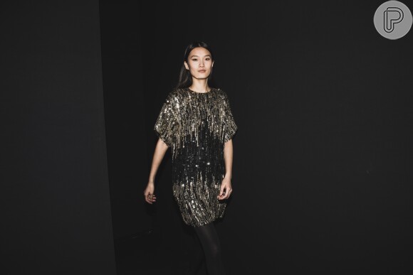 Veja fotos dos looks e detalhes do desfile da grife Alberta Ferretti durante a Semana de Moda em Milão