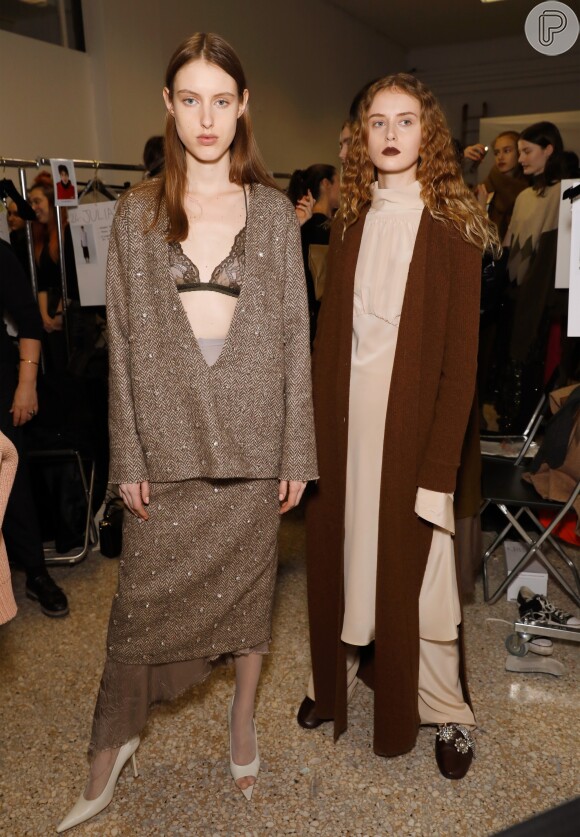 Na Semana de Moda em Milão, Erika Cavallini deu destaque para os tons terrosos, franjas e tecidos de alfaiataria