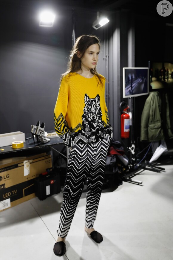 A marca Krizia apostou na mistura de cores vibrantes e estampas de animais para o inverno 2019