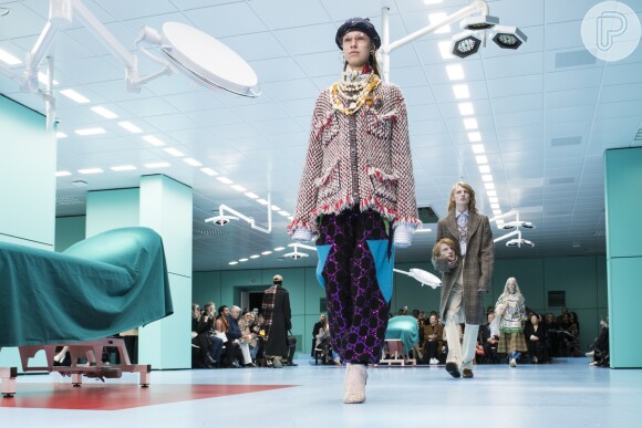 A Gucci trouxe cenário semelhante ao de uma sala de operação para a Semana de Moda em Milão