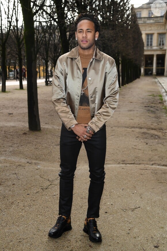 Neymar foi elogiado na web por seu look com animal print: 'Estiloso'