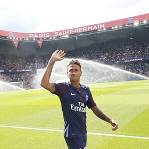 Neymar escolheu a produção para um pós-treino do Paris Saint-Germain