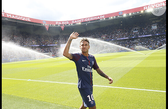 Neymar escolheu a produção para um pós-treino do Paris Saint-Germain