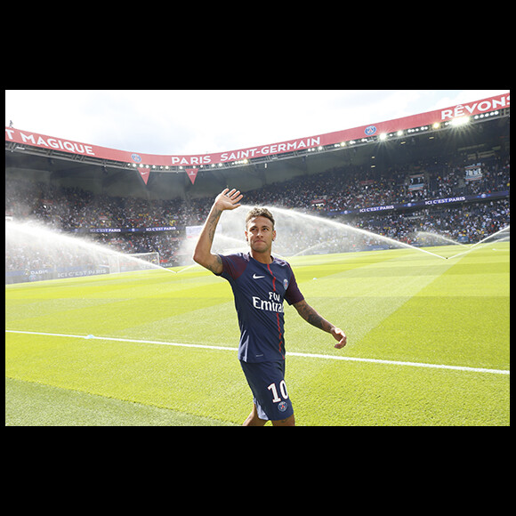 Neymar escolheu a produção para um pós-treino do Paris Saint-Germain