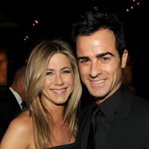 Jennifer Aniston explicou que os bilhetes não tinham importância para ela: 'Jen assegurou a ele que não eram importantes para ela, mas Justin não estava certo disso...Ele tinha momentos de insegurança assim'