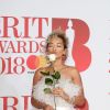 Rita Ora escolheu um vestido branco e Ralph & Russo Couture