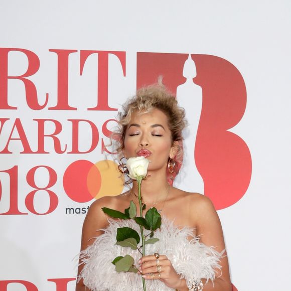 Rita Ora escolheu um vestido branco e Ralph & Russo Couture