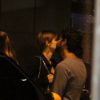 Paula Burlamaqui troca beijos com o namorado, o advogado Bernardo Anastasia na saída de um restaurante no Leblon, Zona Sul do Rio de Janeiro