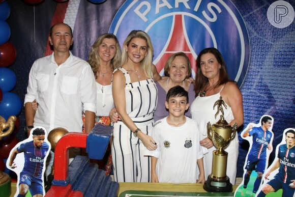 Záion, filho de Mari Alexandre e Fábio Jr., homenageou o PSG e o Santos em sua festa de aniversário