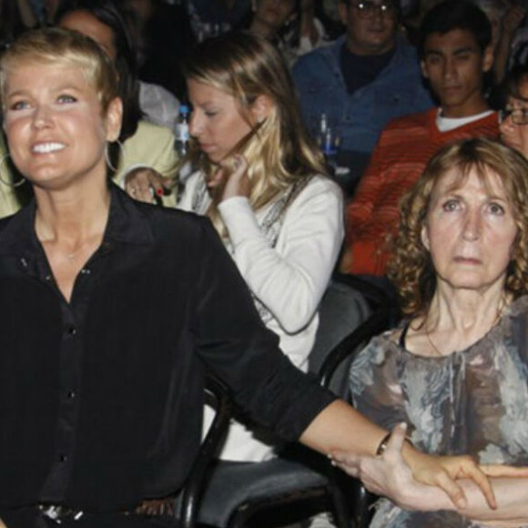 Xuxa exaltou a força da mãe, dona Alda, portadora de Parkinson: 'O quanto tenta estar aqui viva pra gente'