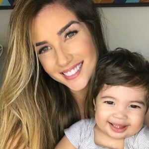 Mãe de Lucca, Aline Gotschalg explicou como concilia a rotina de trabalho e os cuidados com o pequeno