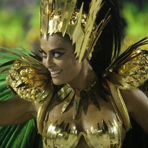 Juliana Paes rebateu um fã que duvidou da permanência dela na Grande Rio em 2019